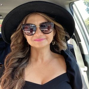 Meet your Posher, Rowena